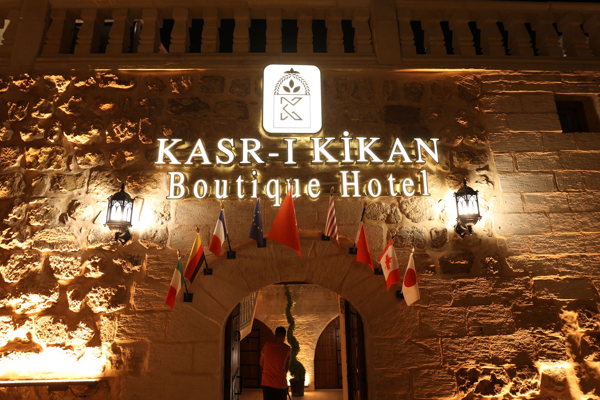 Kasr-ı Kikan Hotel giriş cephesi